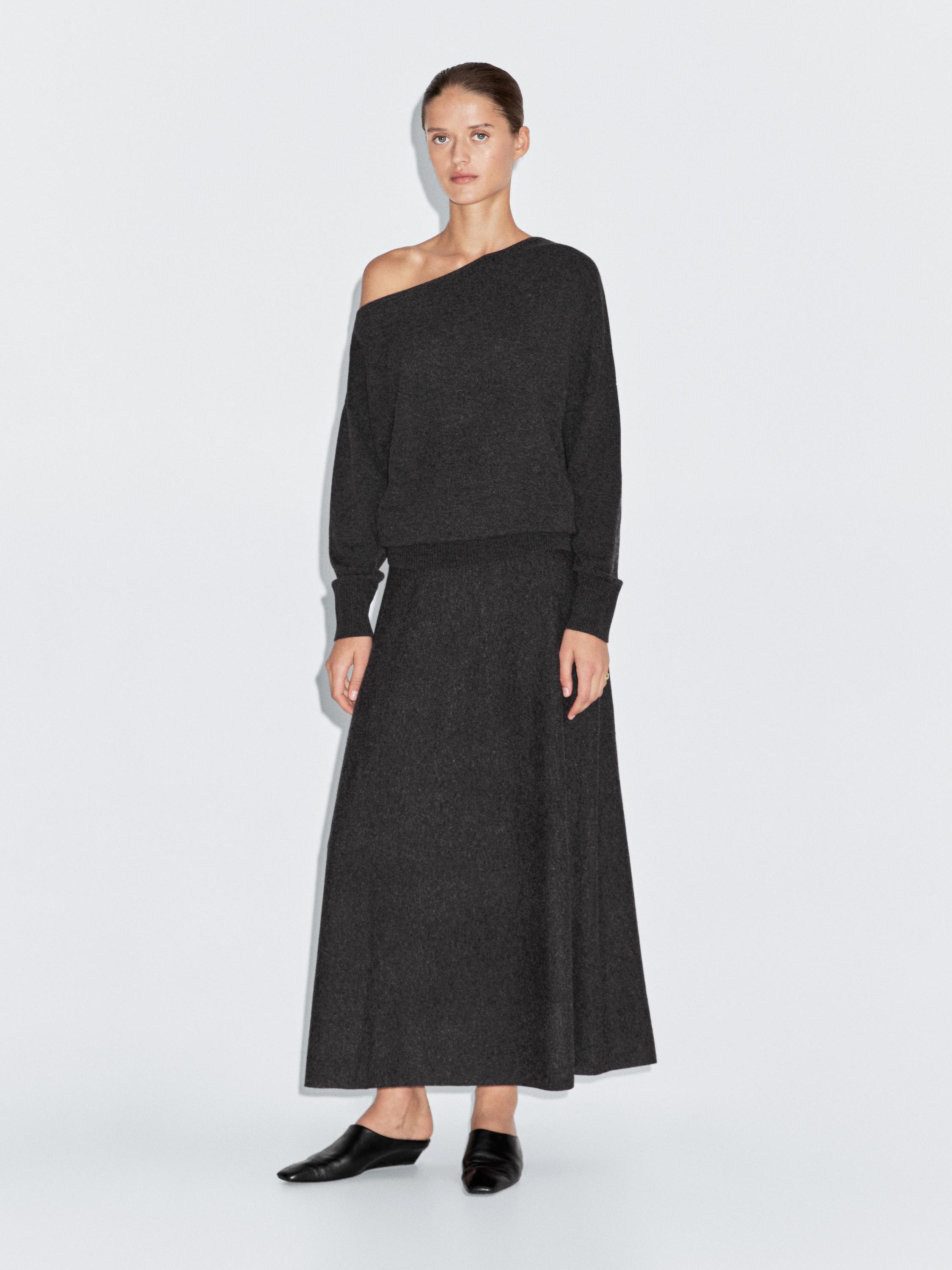 Long flared wool blend knit skirt